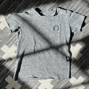Nununu dark heather grey cotton tee. Short sleeves. 
12-18 months